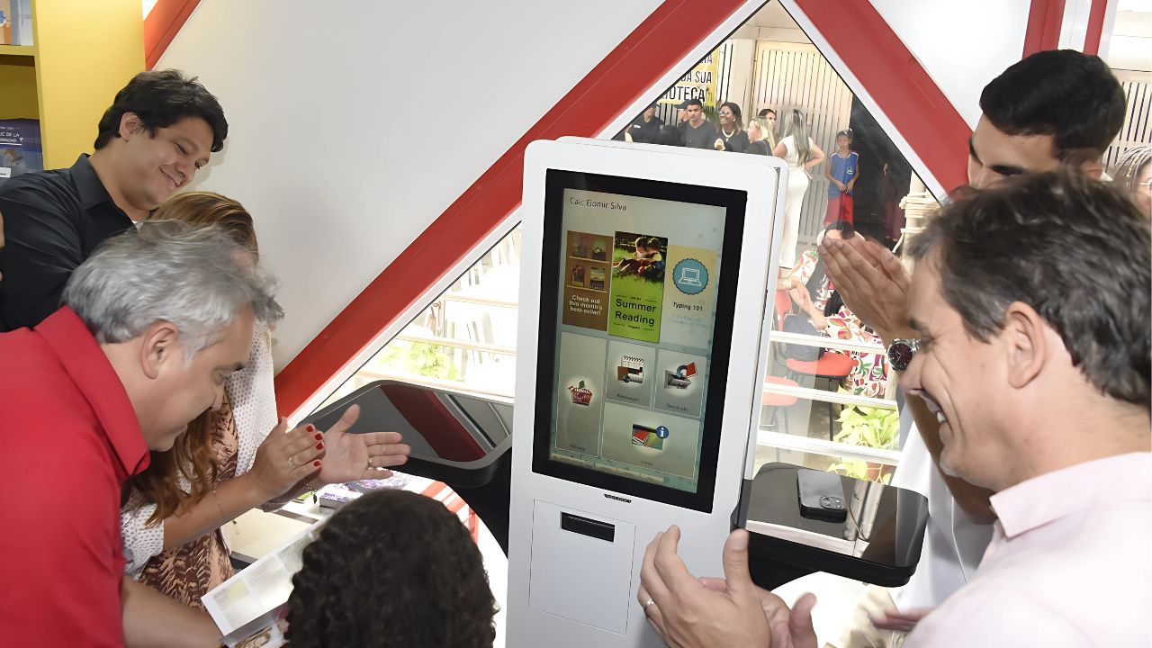 Maricá (RJ) aposta na inovação ao integrar soluções tecnológicas da Bibliotheca em bibliotecas que conectam leitura, interatividade e modernização.