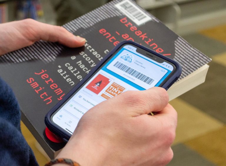 Smartphone app with library barcode