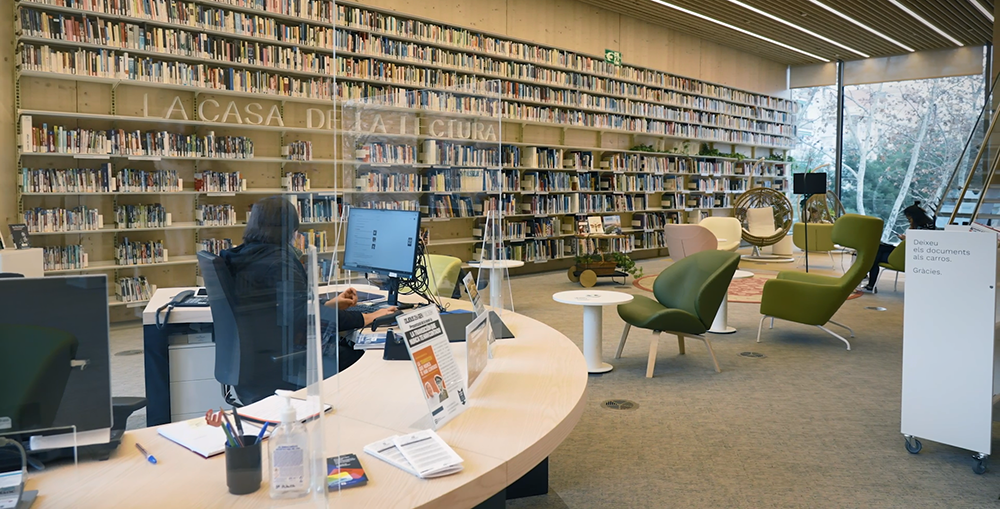 Biblioteca Gabriel garcía Márquez Barcelona hall lq